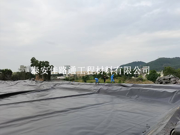 蓄水池防滲膜高效鋪設指南：從準備到收